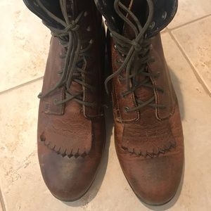 Women’s ARIAT Heritage Lacer boots. Size 8